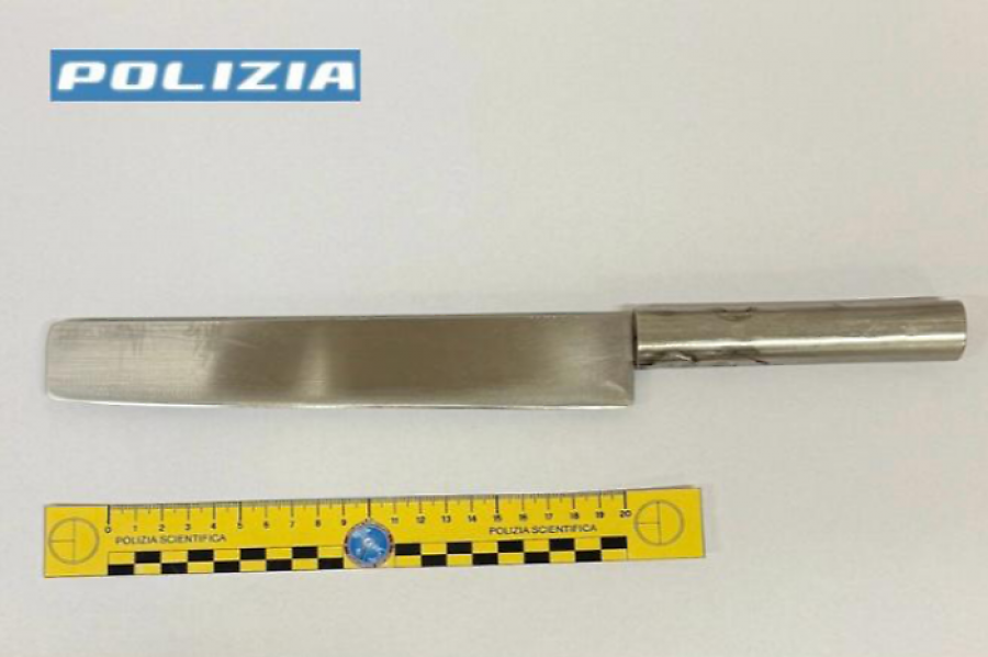 Itali/ 76-vjeçari shqiptar kërcënon gruan me thikë, çarmatoset nga policia
