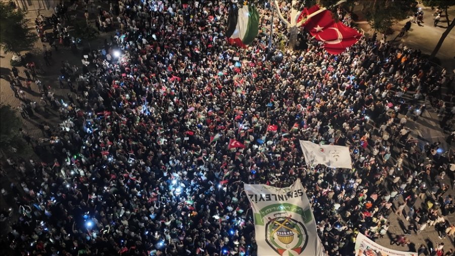 Konflikti në Lindjen e Mesme, mijëra njerëz protestojnë në Stamboll kundër sulmeve izraelite në Gaza
