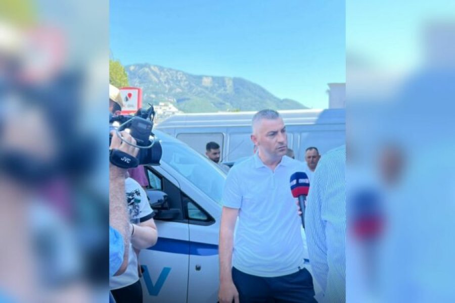 Deputeti PD në protestën për News24, Nallbati: Duhet më tepër reagim, qeveria guxoi t’i mbyllë gojën një medieje
