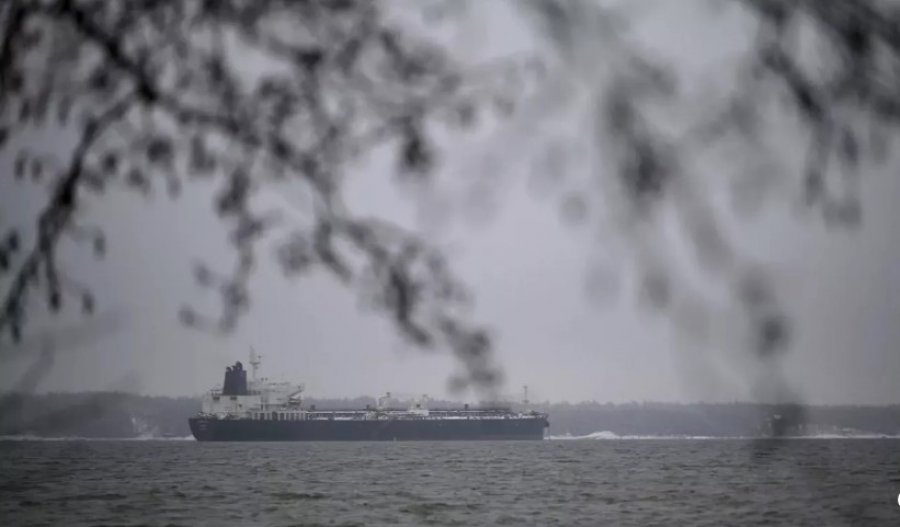 Finlanda akuzon oficerët e një anijeje ruse për dëmtimin e kabllove energjetike në Baltik