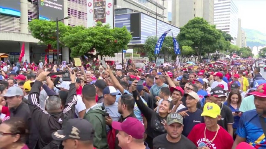 SHBA ofroi shpërblim për arrestimin e presidentit Nicolas Maduro, mijëra njerëz marshojnë në Venezuelë