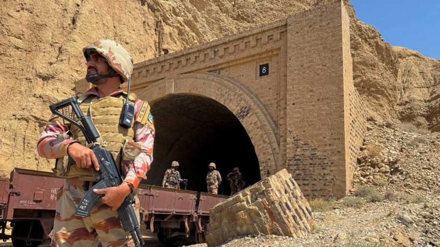 Ushtria pakistaneze vret 50 militantë përgjatë kufirit me Afganistanin