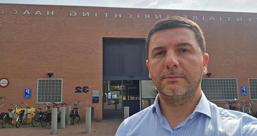 Memli Krasniqi viziton në Hagë Thaçin dhe Veselin: Në çdo fjalë, e ndjeva bindjen e palëkundur se drejtësia për çlirimtarët tanë po afrohet
