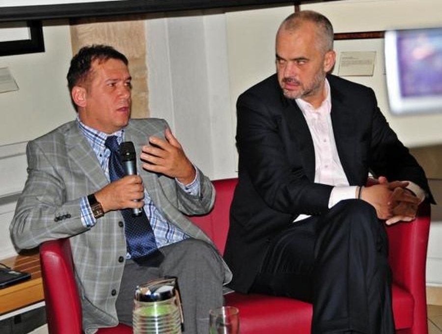 Ndërsa Shqipëria digjej dhe Kryeministri heshtte – DHL me verë për Faten, hajdutin e diplomës, nuk mungoi