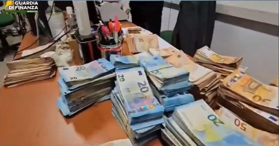 'Tornado' godet shqiptarin në Itali, i gjenden të fshehura 700 mijë euro cash