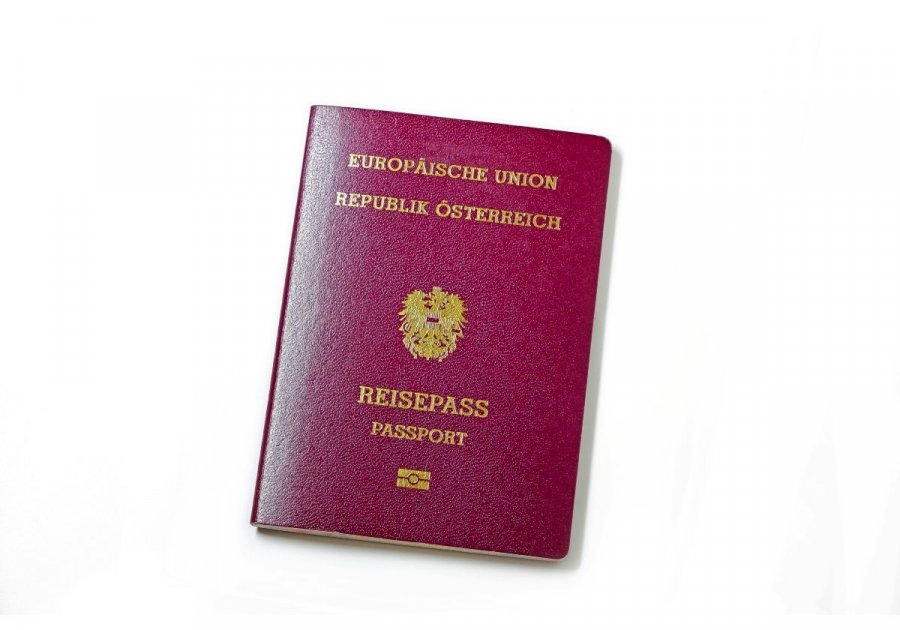 Vidhen mijëra të dhëna pasaportash nga hotelet italiane, shiten në Dark Web me çmime 800-10,000 euro