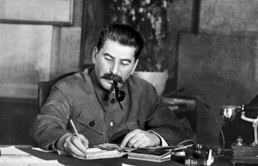 Po sikur Stalini të bëhej prift? Si pesë vitet në seminarin teologjik ndikuan rrënjësisht fatin e njërit prej figurave më të errëta të shekullit XX