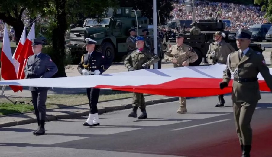 Forcat e NATO-s marrin pjesë në paradën madhështore në Varshavë për ditën e ushtrisë polake