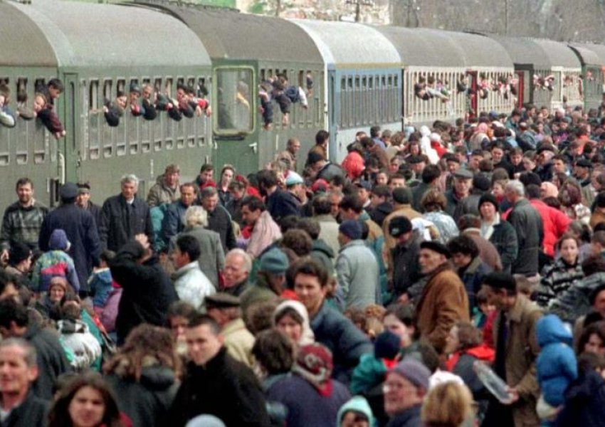 Dëbuan me forcë mbi 800 mijë civilëve shqiptarë më 1999, prokuroria: 21 të dyshuarit patën kontroll të plotë mbi ushtrinë e policinë serbe