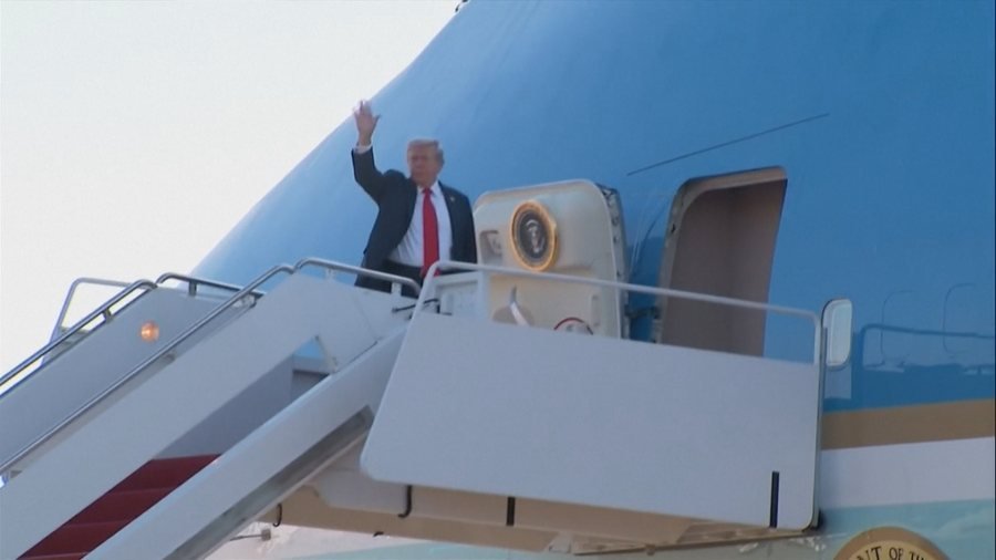 Fluturimi i avionit të Trumpit po ndiqet live nga mijëra njerëz, e gjithë bota e pret takimin e tij me Putinin
