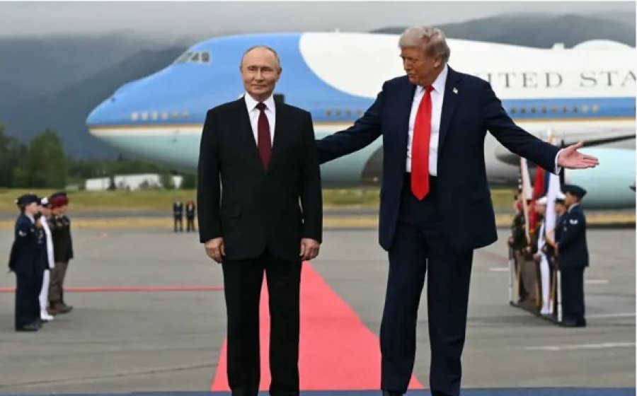 Nga shtrëngimi i duarve e pyetjet e sikletshme të gazetarëve e deri tek reagimi i Zelenskyt, zhvillimet deri më tani në samitin mes gjigantëve botëror