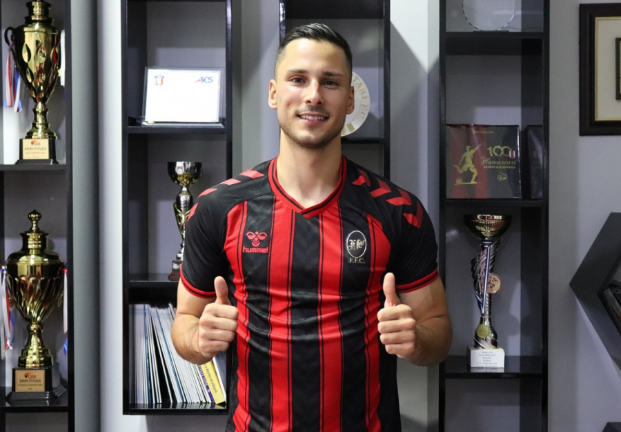 Flamurtari forcon mbrojtjen, Eric Veiga firmos me vlonjatët