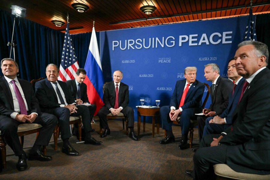 Alaska 2025/ Konfirmohet përbërja e delegacionit amerikan dhe atij rus. Ja nga kush shoqërohen Trump dhe Putin 