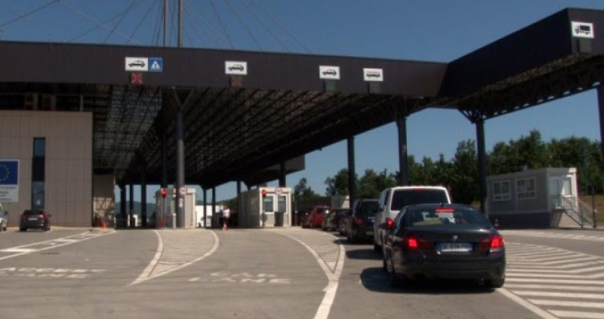 Kolona në Merdar mbi 2 kilometra/ Kjo është gjendja në pikat kufitare