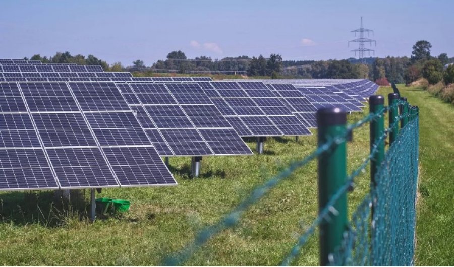 Studimi i MIT zbulon pse energjia diellore është bërë më e lirë se kurrë
