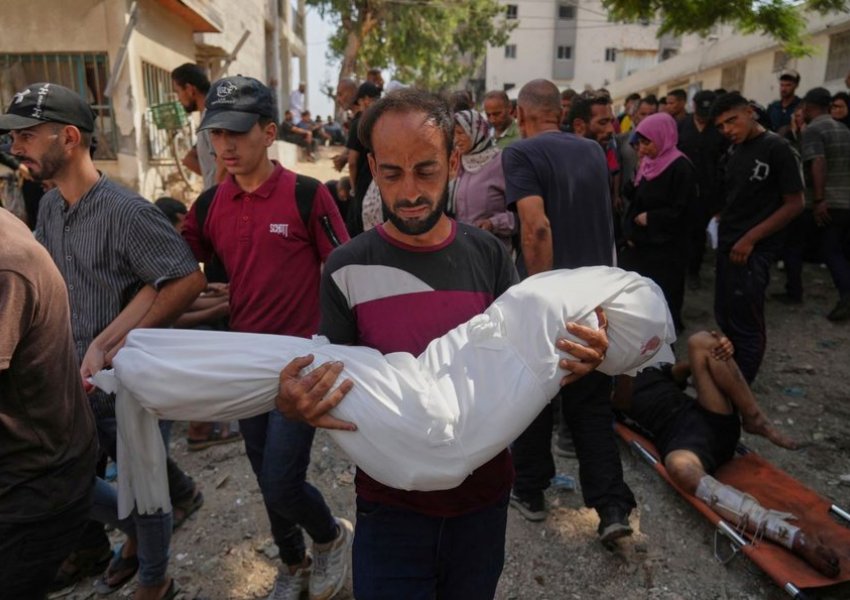 Viktima dhe evakuime me forcë, Izraeli bombardon spitalin në Gaza. Nis protesta për përfundimin e luftës