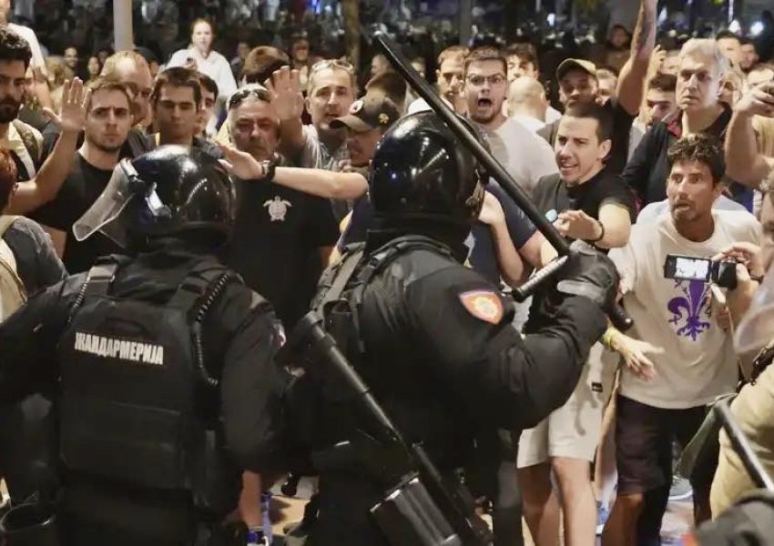 Protestat në Serbi, reagimi i Tritan Shehut: Për kë bien kambanat?!