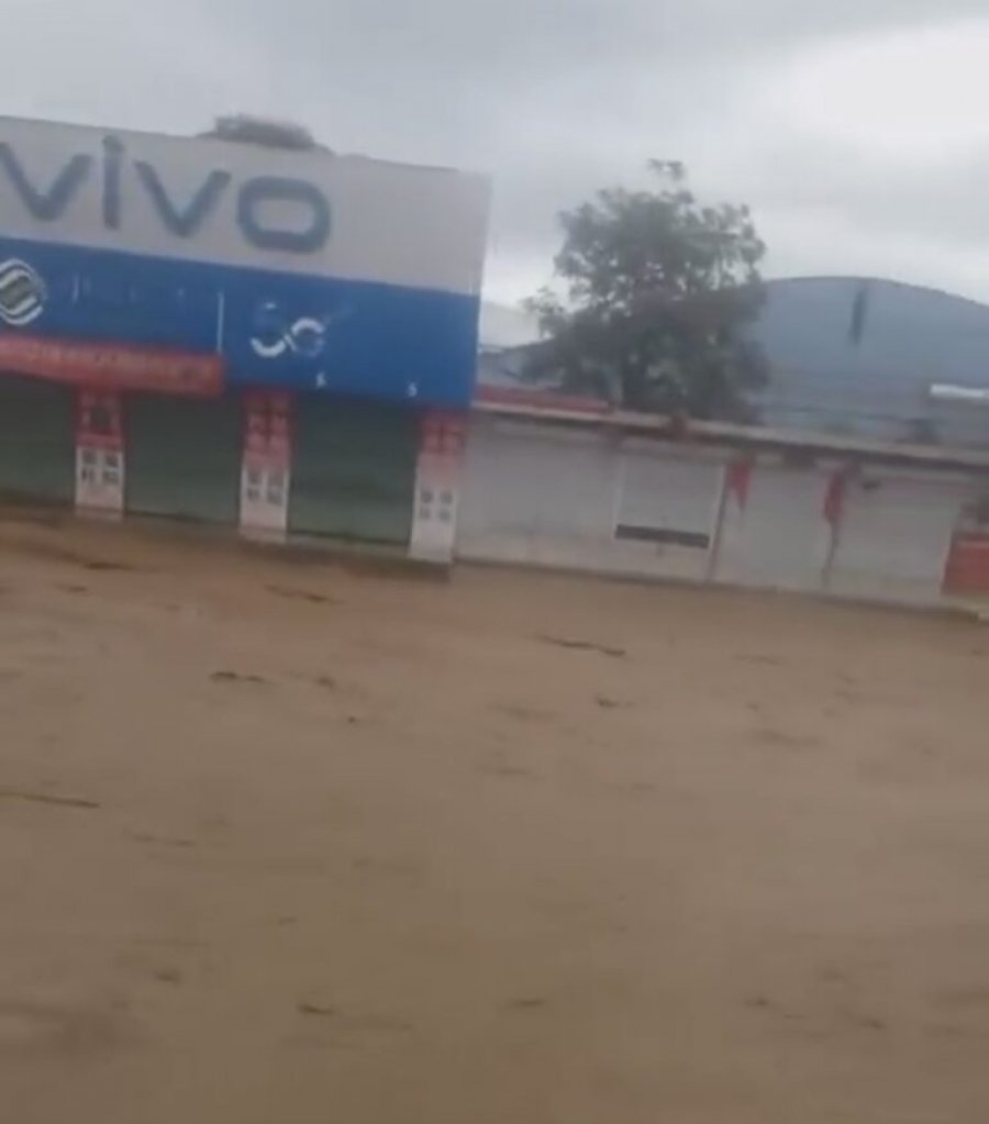 Përmbytje dhe rreshje shiu godasin Kinën veriore, tetë të vdekur dhe katër persona të zhdukur