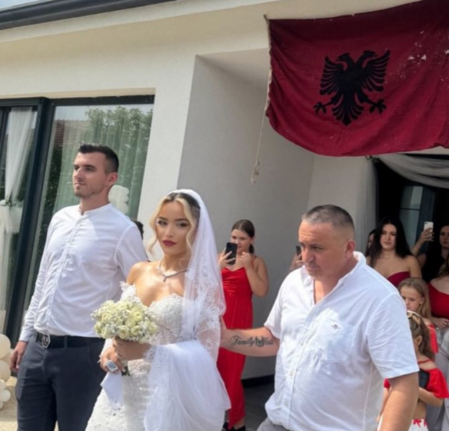 Dasma që bëri histori, flamuri kuqezi valëvitet pas më shumë se një shekulli