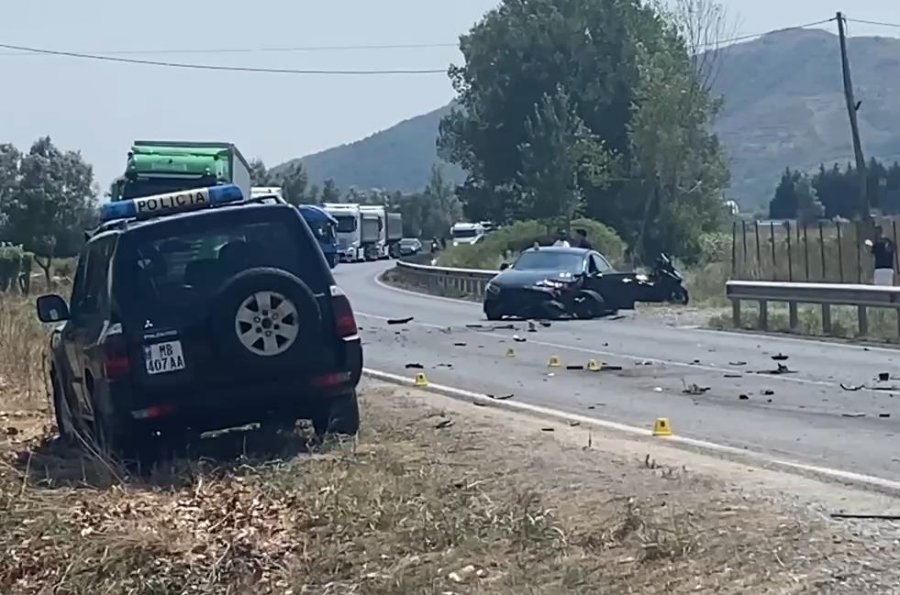Aksident i rëndë në aksin Shkodër–Bushat, kamioni përplaset me autoveturën, ndërron jetë një person, dy të lënduar rëndë