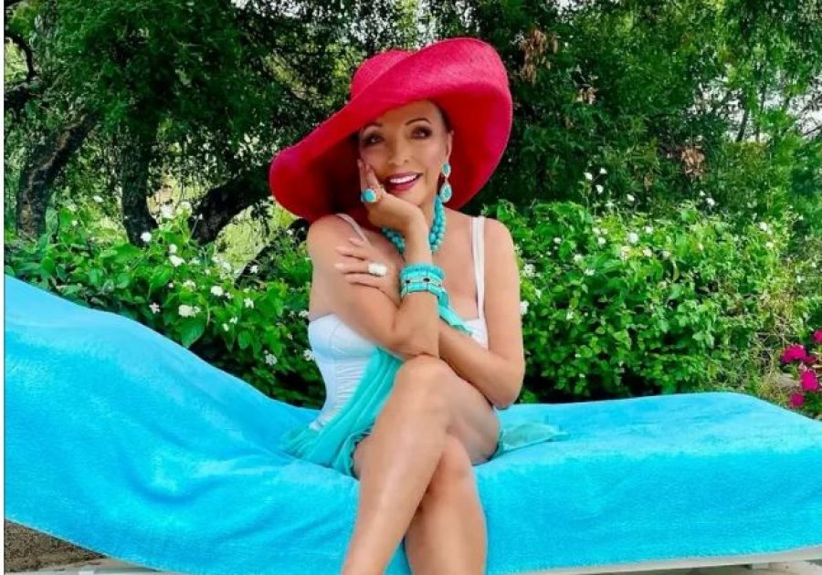 Mosha është veç një numër! Aktorja 92-vjeçare habit ndjeksit me fotot e saj me bikini