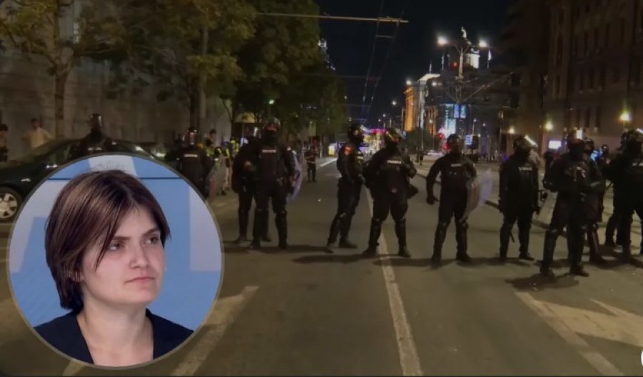 U kërcënua me përdhunim gjatë tubimit nga komandanti i Vuçiçit, protesta masive në disa qytete të Serbisë në mbështetje të studentes Nikolina 