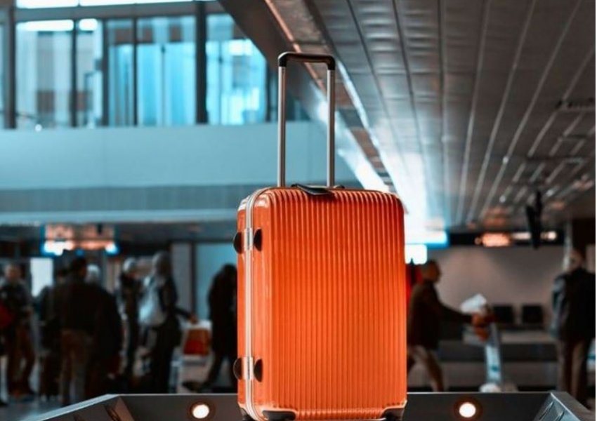 Dy truke që ta marrësh i pari valixhen tënde në aeroport