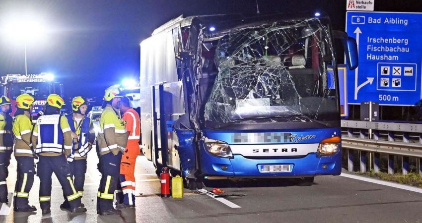 Një autobus nga Kosova është përplasur me një kamion në Gjermani – 30 të lënduar, dy në gjendje të rëndë