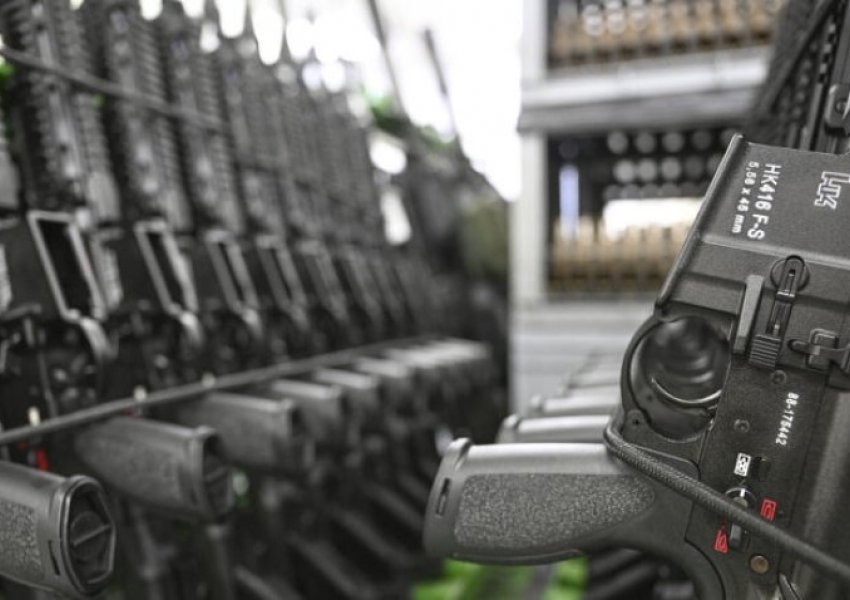 Sondazh: 65 për qind e gjermanëve mbështesin ndalimin e eksporteve të armëve në Izrael