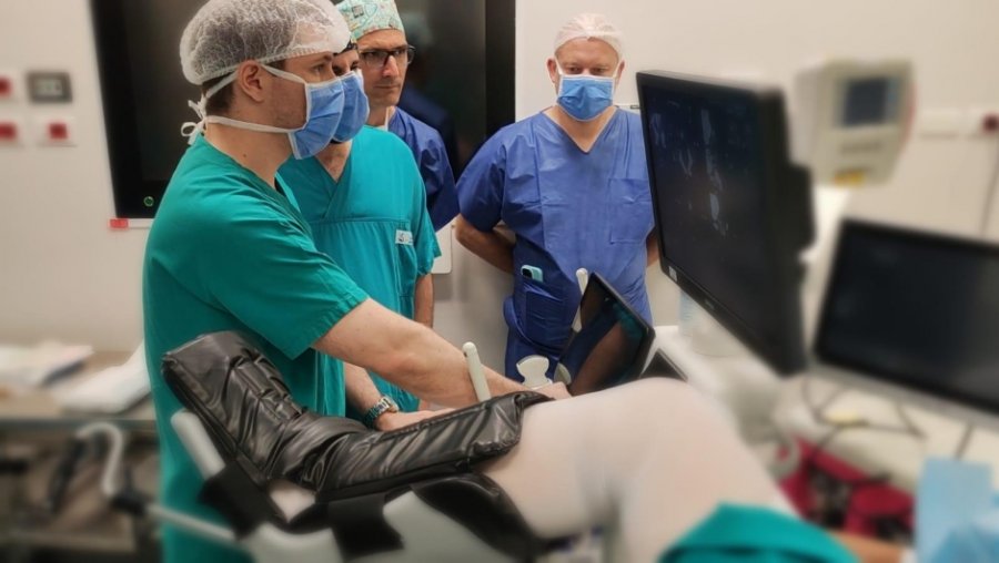 Torino, revolucion në mjekësi/ Pacienti operohet për tumor në prostatë… ndërsa 'udhëton' në Karaibe