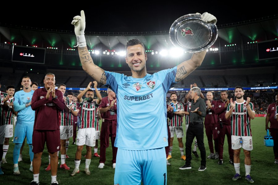 Thyhet rekordi i futbollistit me më shumë ndeshje në histori, mbahej nga legjenda Shilton