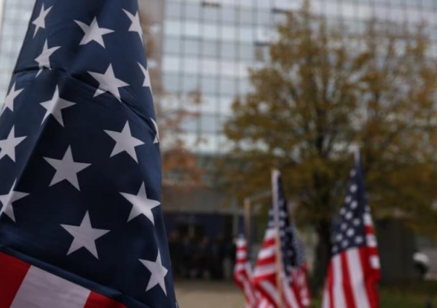 Ambasada amerikane: Ngërçi politik po i kushton Kosovës