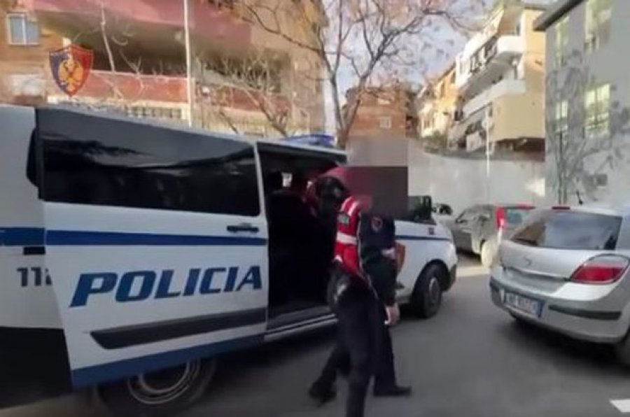 I mori me forcë makinën një 24-vjeçari, arrestohet 'skifteri' në Durrës, policia ende në kërkim për gjetjen e mjetit 