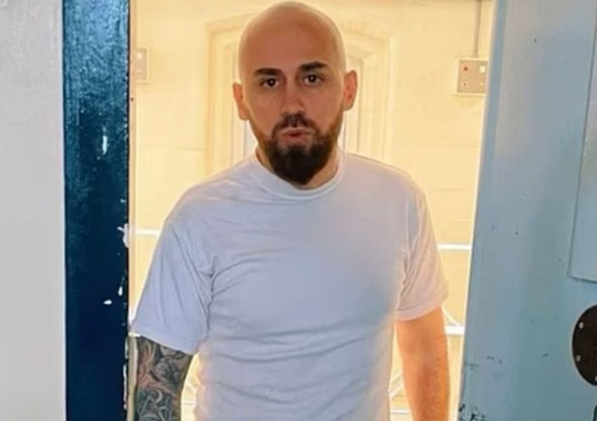 Vrasësi shqiptar 'Babale' me telefon në burg, Daily Mail: Nga TikTok kërkon të transferohet në Shqipëri