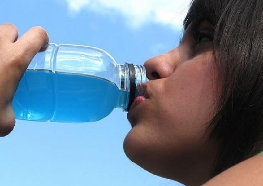 Norvegjia do të ndalojë shitjen e pijeve energjike për fëmijët nën 16-vjeç
