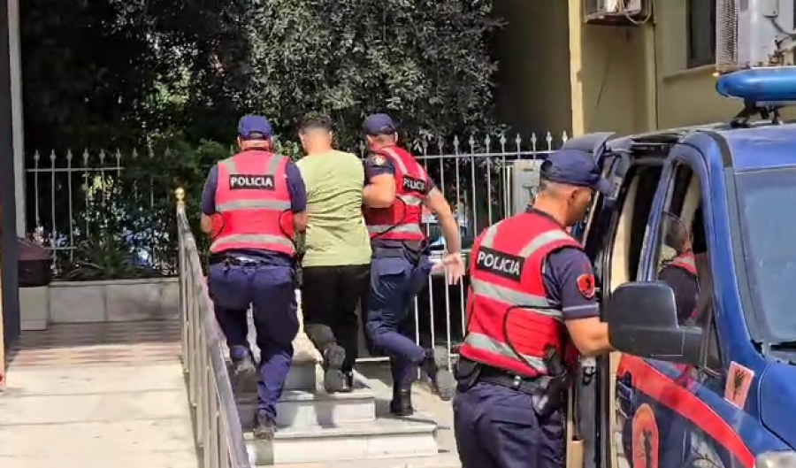 Vrasja e 32-vjeçarit për kanalin vaditës/ Autori paraqitet në gjykatë, pritet të njihet me masën e sigurisë