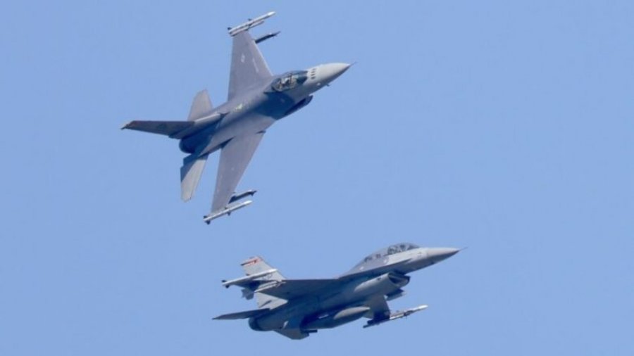 Aeroplani spiun rus shfaqet pranë Alaskës – amerikanët ngritën në ajër F-16
