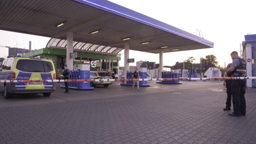 VIDEO/ Polici qëllohet për vdekje, detaje pas grabitjes së një pompe benzine në Gjermani