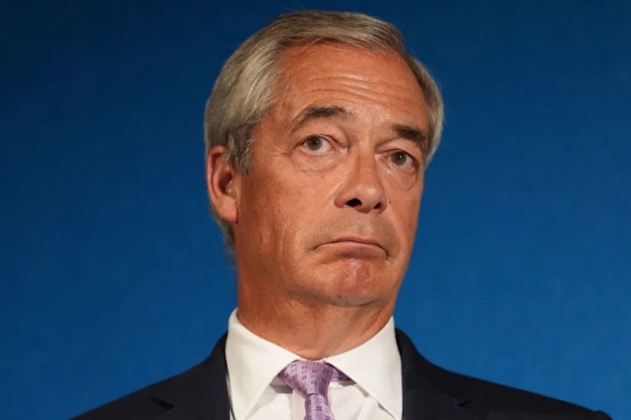 Farage: Kush mbërrin me gomone, do arrestohet dhe do dëbohet nga Britania