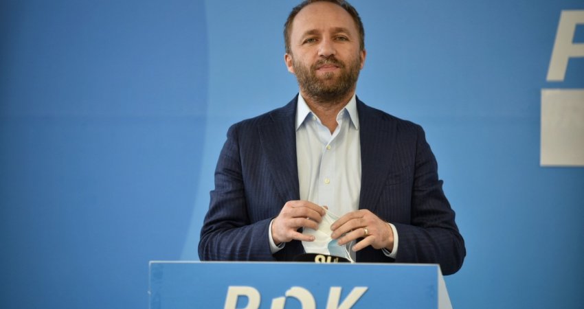 Tahiri: Jemi deputetë të PDK-së, jo të Kurtit – nuk votojmë sa herë i teket atij