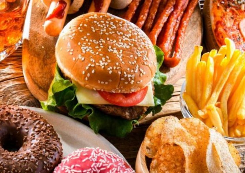 Rreziqet/ Si ndikojnë ushqimet ultra të përpunuara në shëndetin tonë