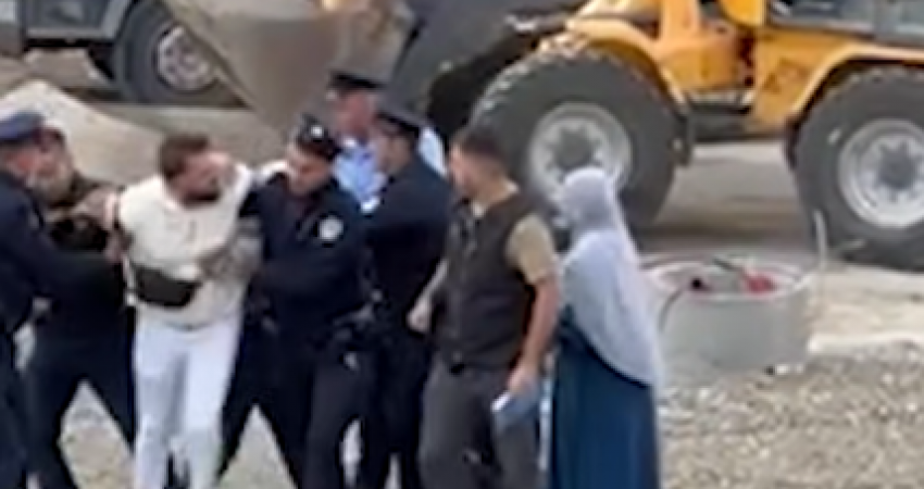 Shoqërohen në polici dy persona, penguan punimet në rrugën “A”, iu shqiptohet edhe gjobë
