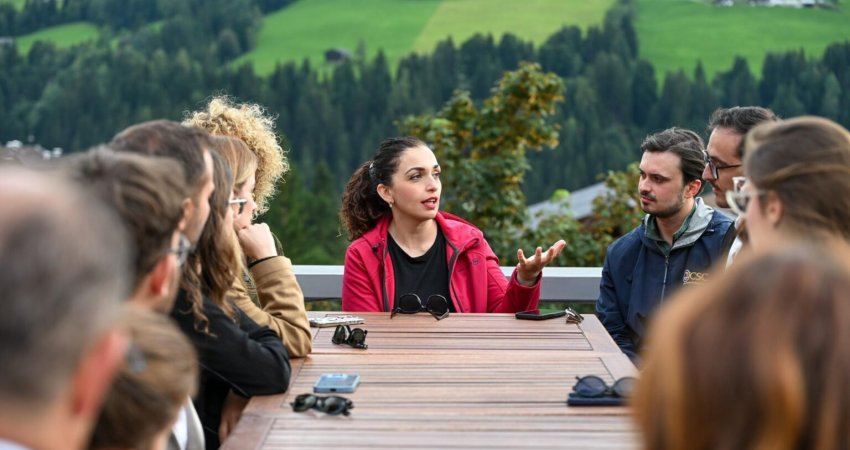 Osmani takohet me të rinj shqiptarë në Austri: Ata kanë një të përbashkët, dashurinë për Kosovën