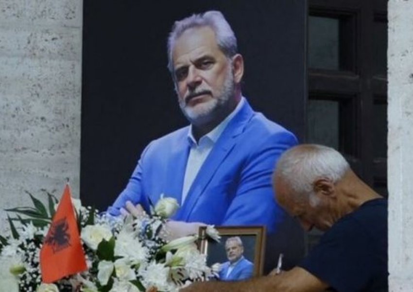 Në homazhet për Artur Zhejin, u ndjenë lotët e miqve… dhe mungesa e Kryeministrit Rama