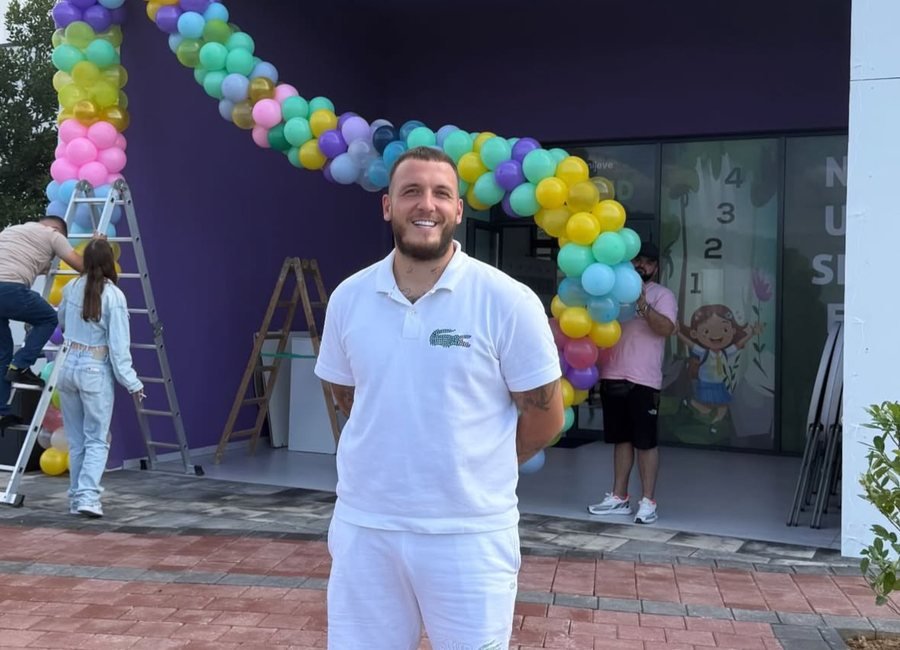 Surprizë! Mozzik ka një biznes të ri dhe emri është shumë i lezetshëm (edhe pse i pritshëm)