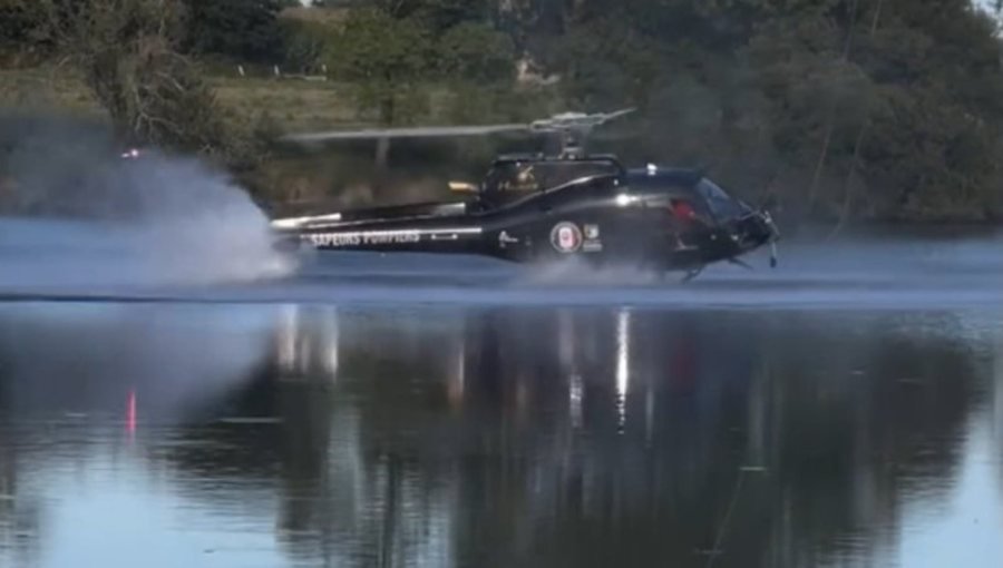 VIDEO/ I angazhuar për fikjen e zjarreve, helikopteri bie në liqen