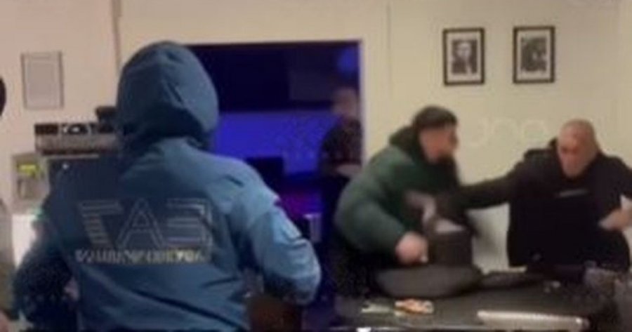 Pronari i një lokali sulmohet nga disa të rinj në Shkodër, në Angli i rrëmbyen nipin, droga shkak i skenave të dhunshme (VIDEO)