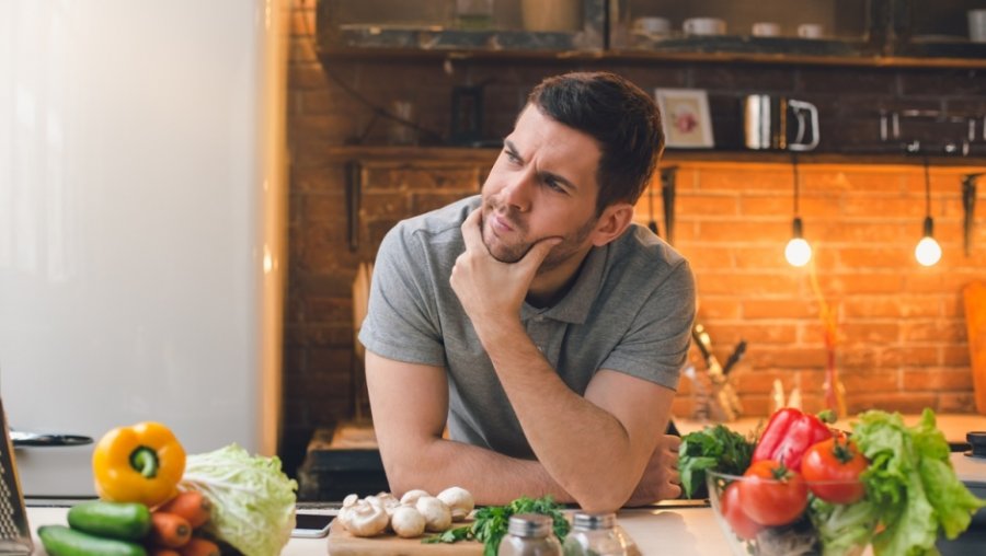 'Food noise', kur mendimi për ushqimin kthehet në obsesion