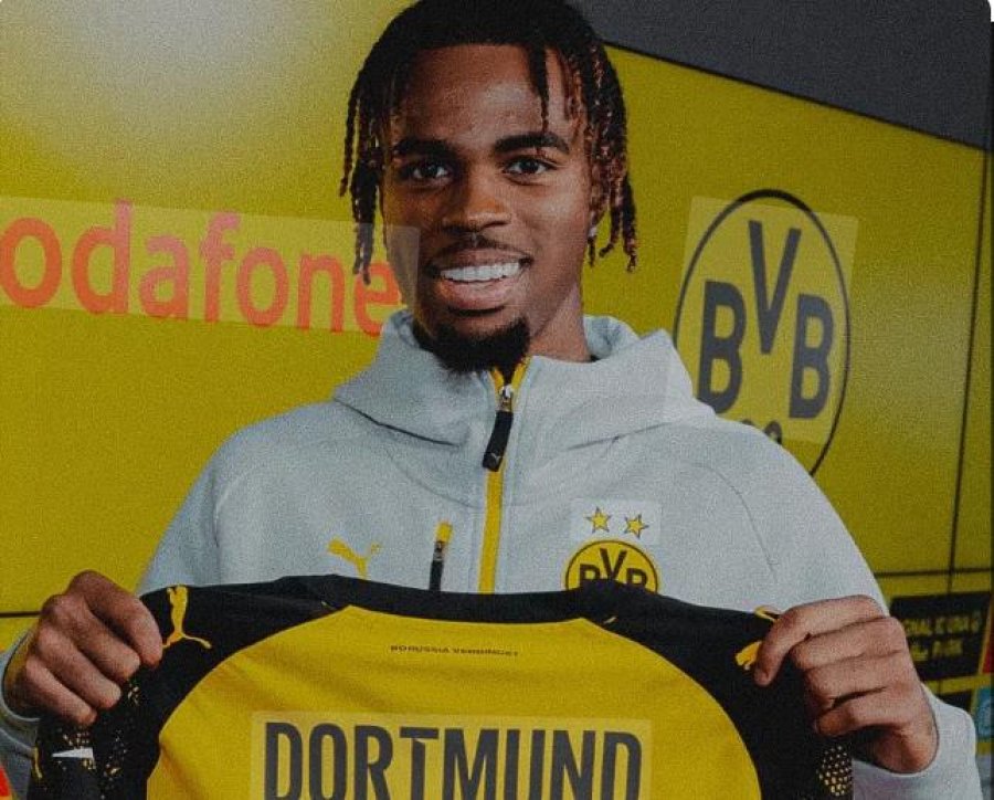 Zyrtare/ Borussia e Dortmundit firmos përfundimisht me Chukwuemeka-n