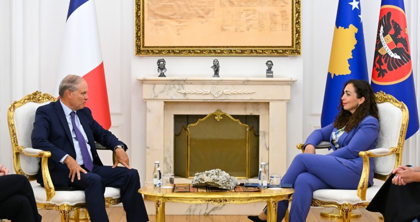 Osmani në takim me përfaqësuesin francez, mbështet ndërtimin e urave mbi Ibër dhe kërkon heqjen urgjente të masave ndaj Kosovës